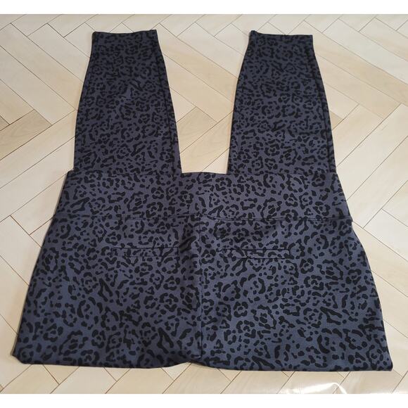 Torrid Pixie Animal Print Grey Black Leggings Size 1T - Picture 4 of 8